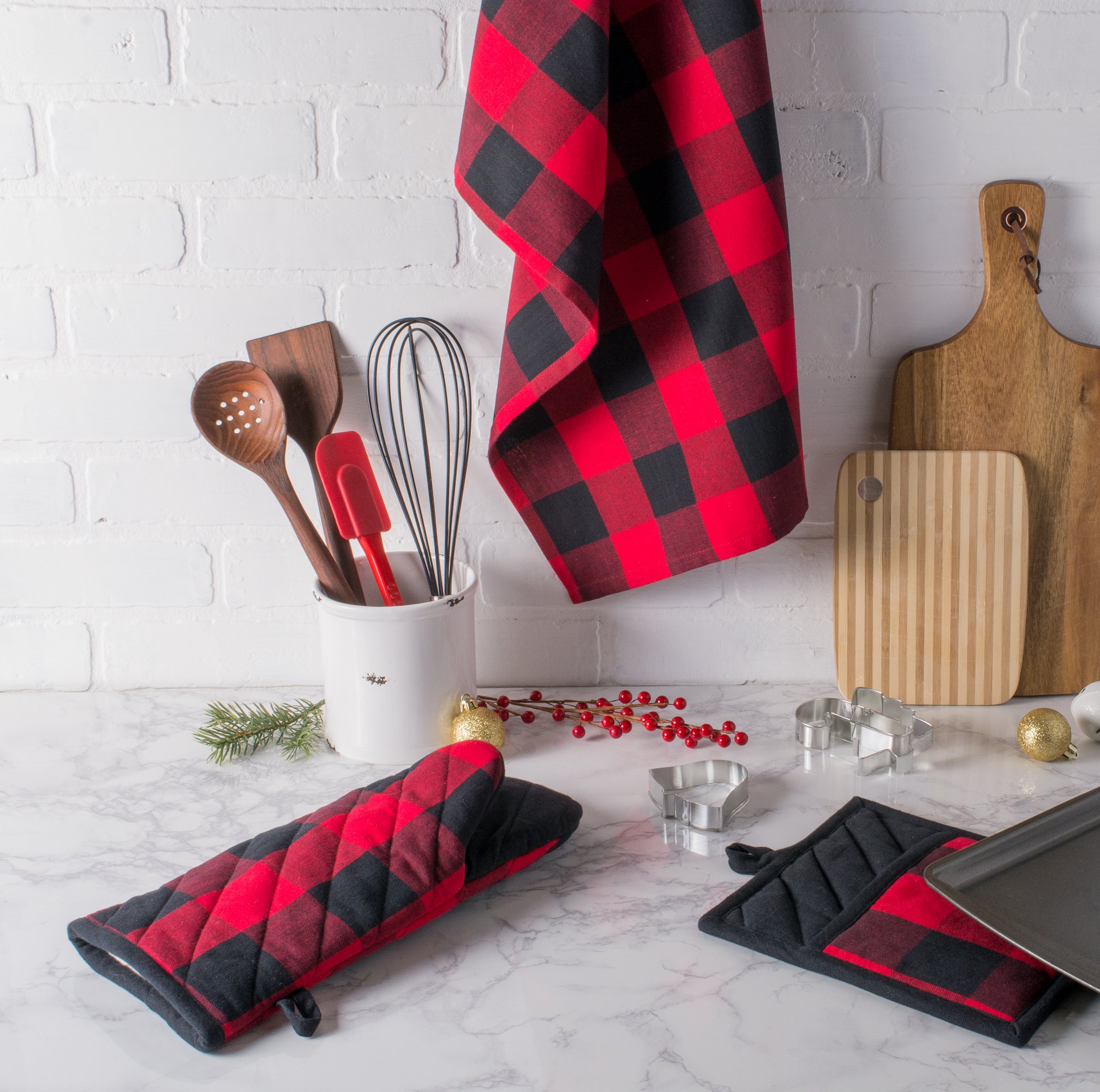 DII Buffalo Check Kitchen Collection, Classic Farmhouse Kitchen Set, Potholder, Red & Black, 2 Piece - Image 6
